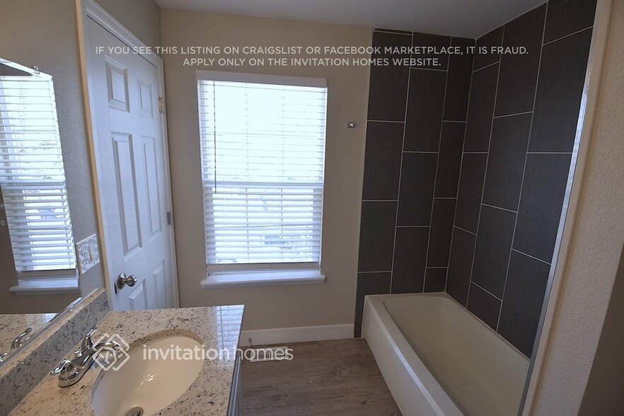 Building Photo - 1424 W 132nd Pl