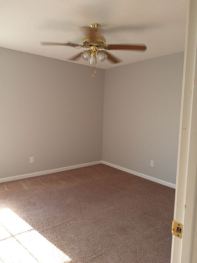 Building Photo - Cozy Three Bedroom Home!