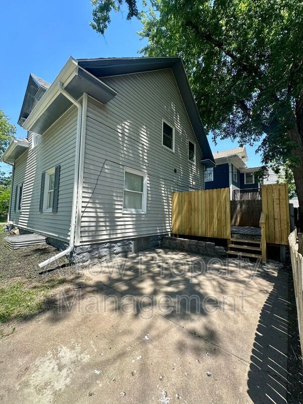Building Photo - 1201 Peach St