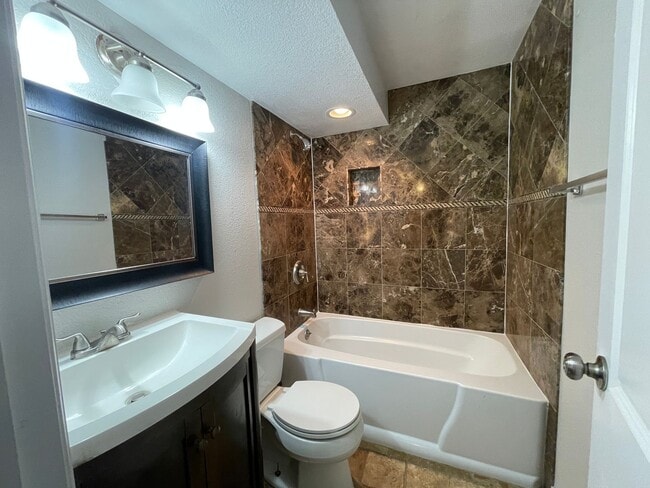 Building Photo - Move-In Ready Highlands Ranch Gem – Recently Updated 3 Bed/3 Bath