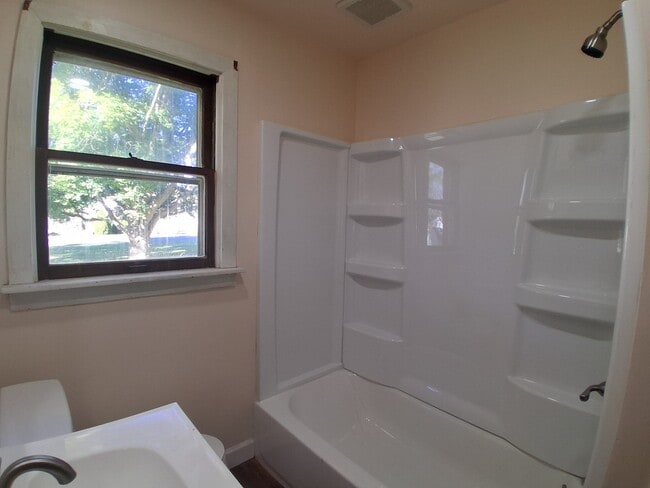 Building Photo - 108 N Webster St