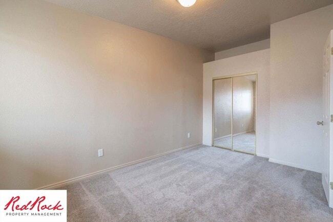 Building Photo - Dog Friendly! Great 2 Bedroom, 2 Bathroom ...