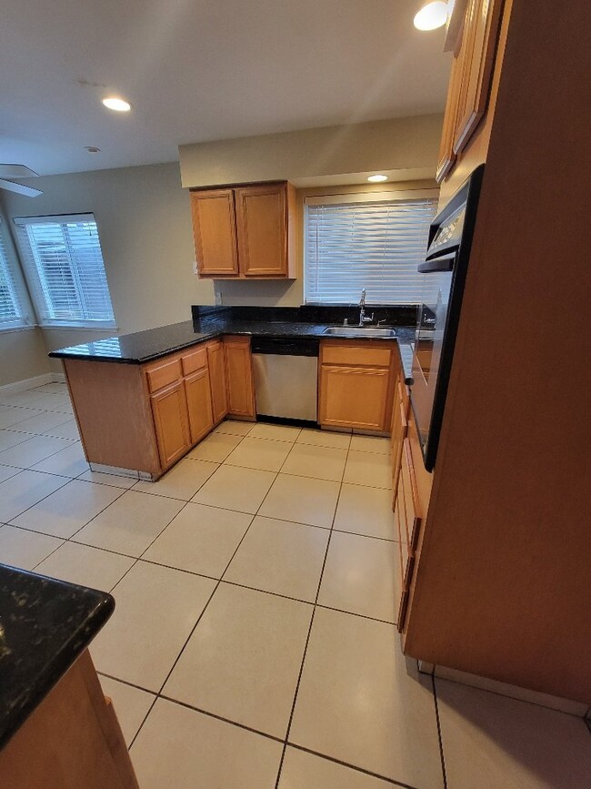 Building Photo - Beautiful 3 bd 2 bath house in Carmichael