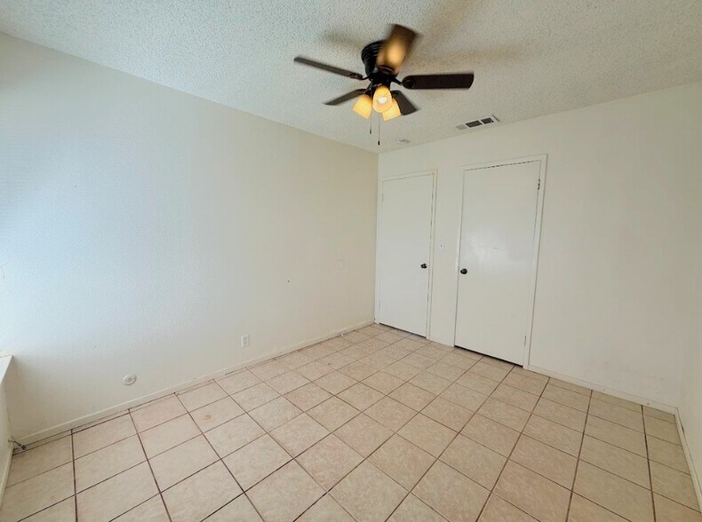 Building Photo - 455 Columbia Ave