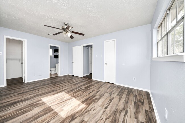 Building Photo - 23927 Verngate Dr