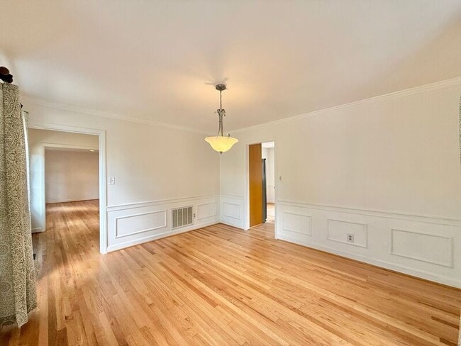Building Photo - 5017 Sandlewood Dr