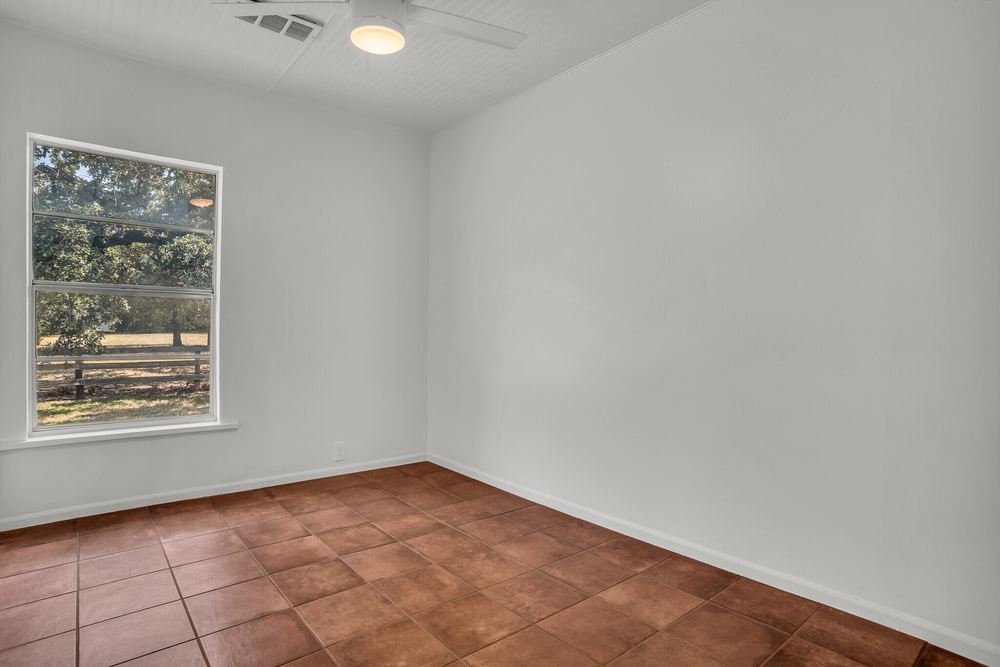 Building Photo - 1403 Harpole Rd E