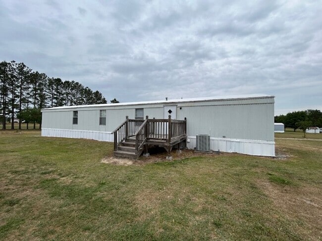 Building Photo - 165 Kesler Dr