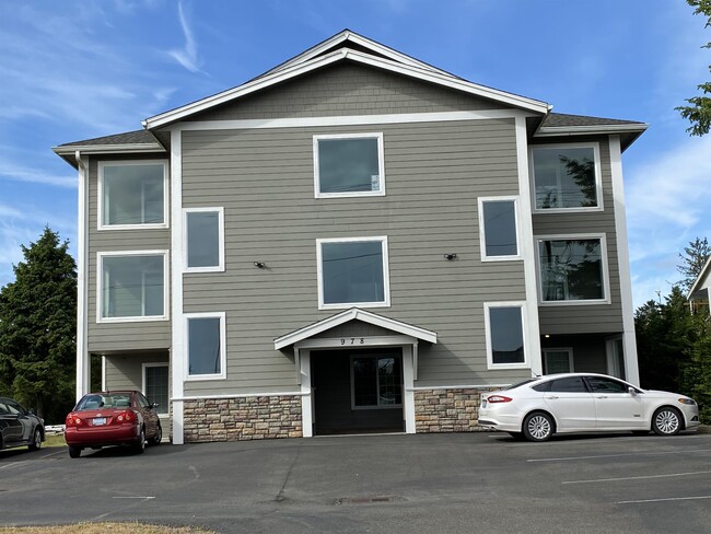 Building Photo - 978 Point Brown Ave SE