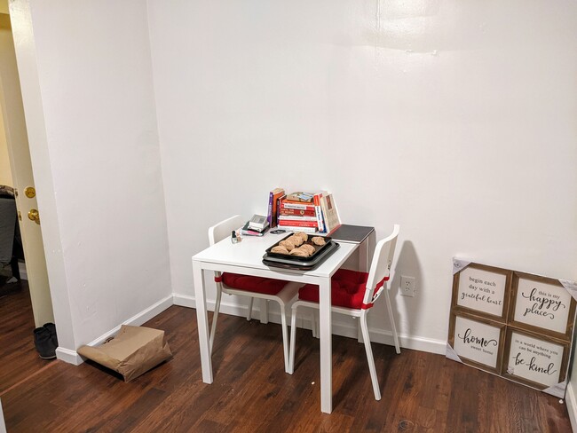 Unit #2.5 (studio): Eat-in kitchen - 3444 Ward St