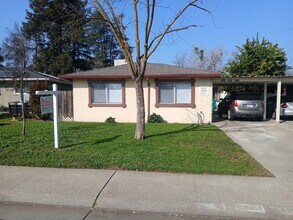 Building Photo - Stockton 2 Bedroom 1 Bathroom Triplex