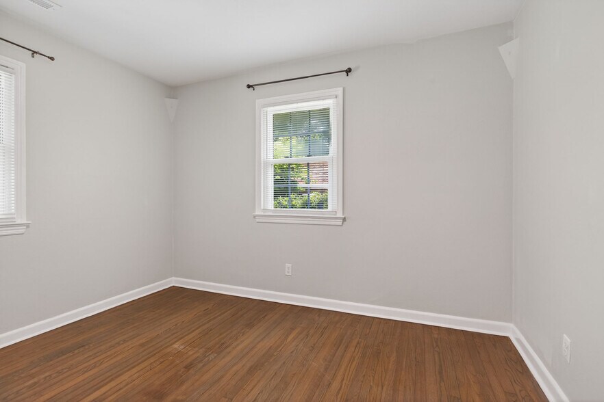 Building Photo - 404 Roselynn Ln