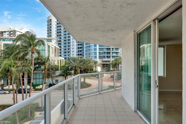 Building Photo - 3 br, 2 bath House - 5900 Collins Ave Apt 408