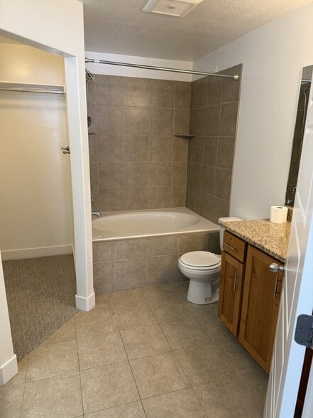 Building Photo - 1567 N 400 W