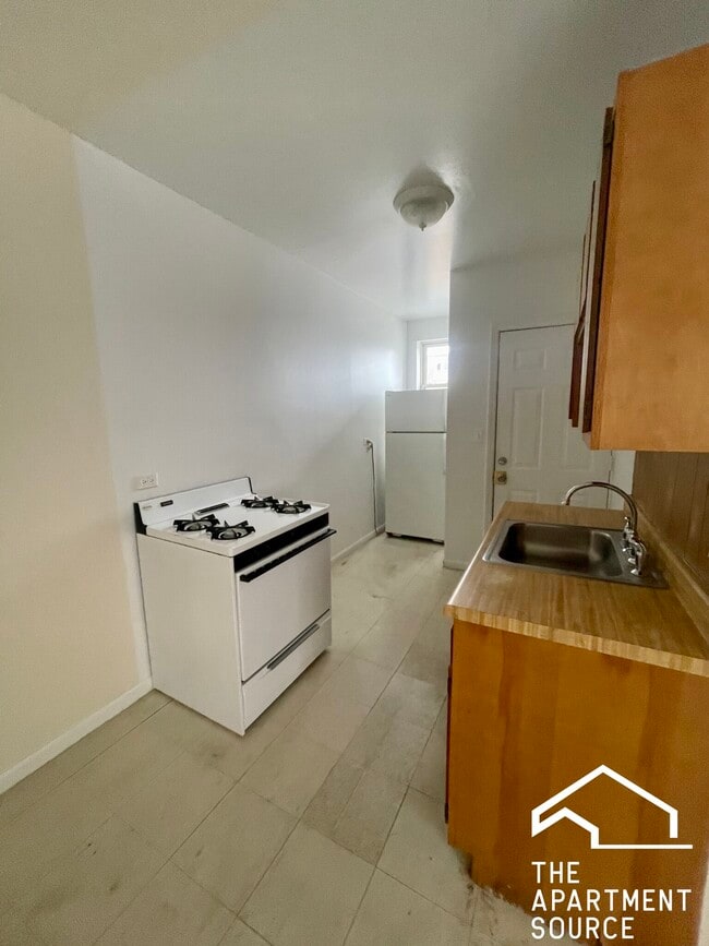 Building Photo - 5011 W Cermak Rd