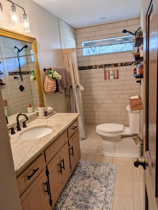 Building Photo - 842 Saddle Back Cir