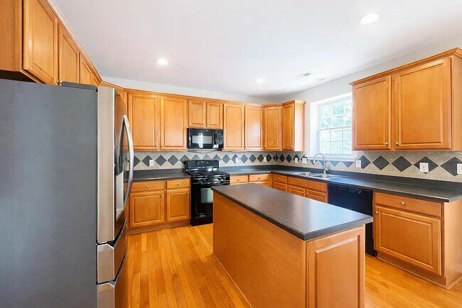 Building Photo - 108 Saybrook Rd