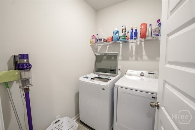 Building Photo - 109 Binscombe Ln