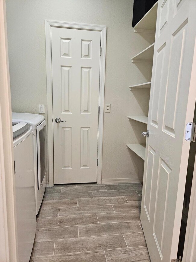 Building Photo - 2204 W Le Marche Ave