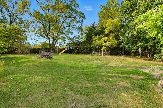 Building Photo - 560 S Ann Arbor St