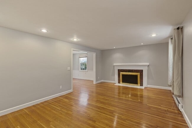 Building Photo - 159 Bedford St