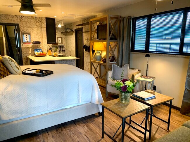 FURNISHED WILTON MANORS STUDIO - 1 MONTH MINIMUM - 1421 NE 22nd St