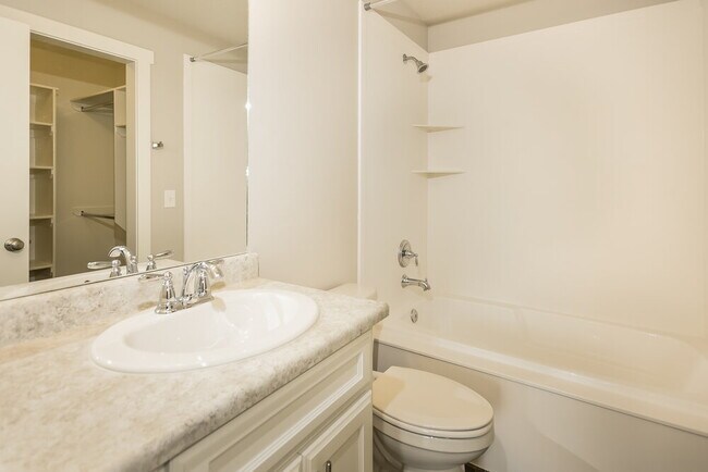 Building Photo - 4621 S W Pk Dr