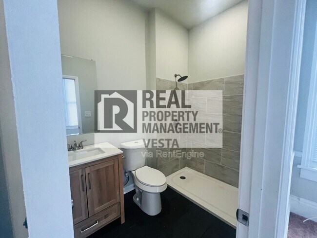 Building Photo - 1055 Walnut St