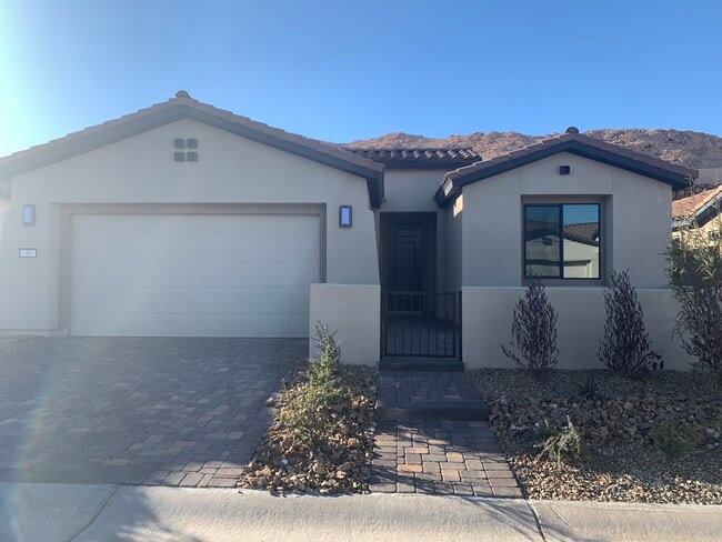 Primary Photo - 39 Desert Ivy Ln
