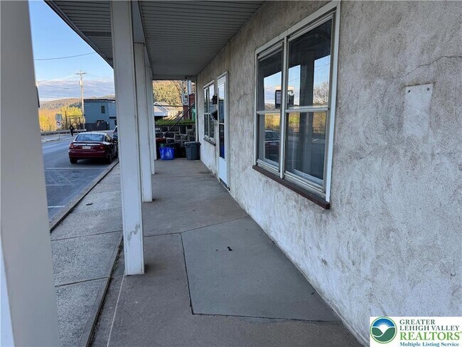 Building Photo - 136A Bankway St
