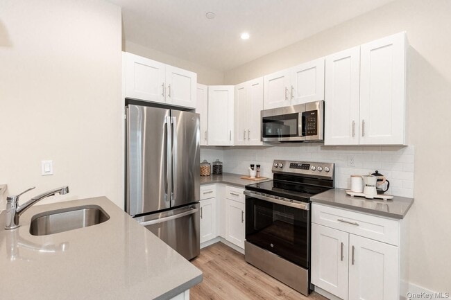 Building Photo - 1741 Deer Park Ave