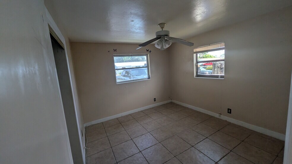 Building Photo - 4100 NW 39th Ave