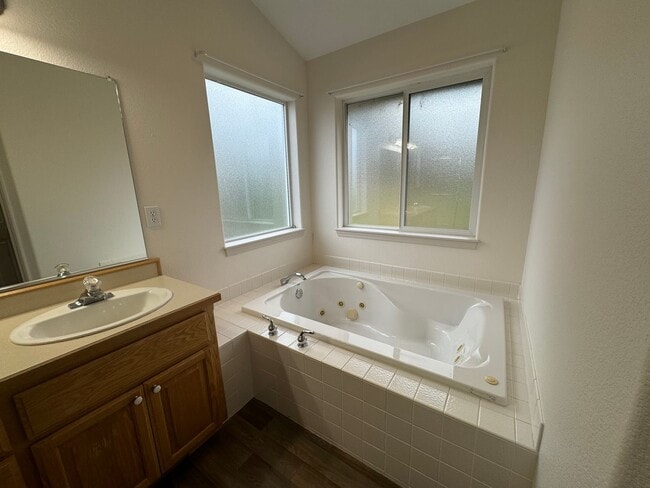 Building Photo - 3 bedroom 2 bath home in Sutherlin