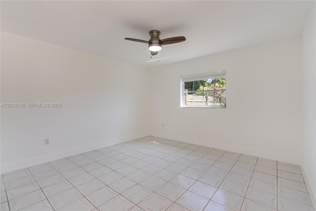 Building Photo - 15881 SW 139th Ave