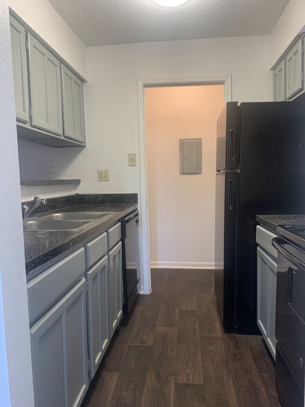 Building Photo - Plantation West