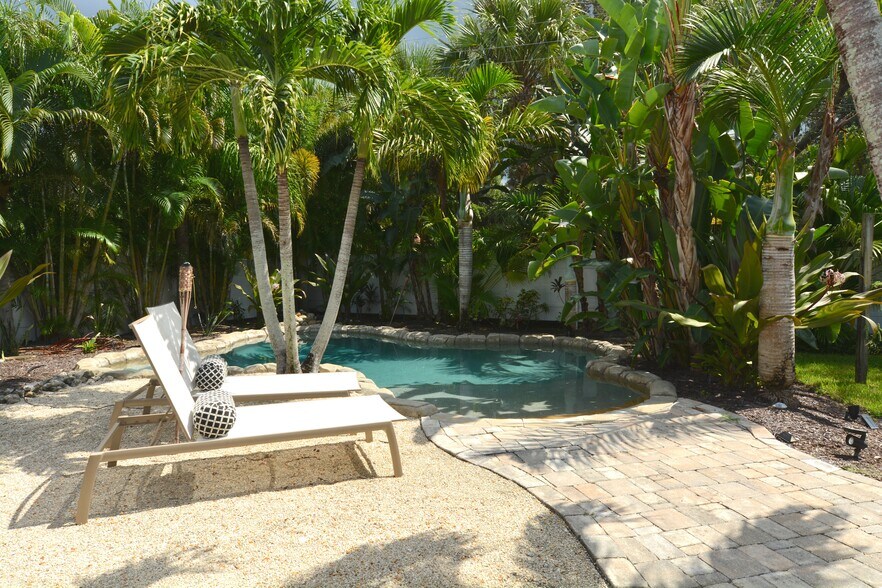 Lagoon Pool Lounges - 4815 3rd Ave NW