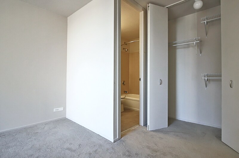 Building Photo - 1135 N Dearborn St