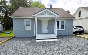 Building Photo - Cute Meadowview Bungalow; 3/1.5 Right in T...