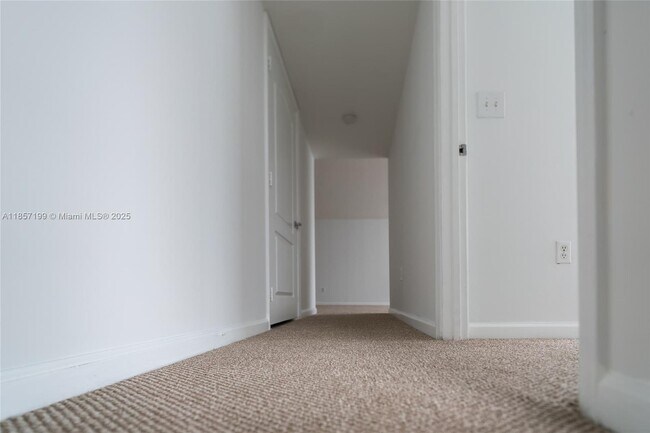 Building Photo - 1200 Brickell Bay Dr