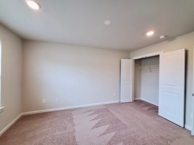 Building Photo - 5660 Lanteen St
