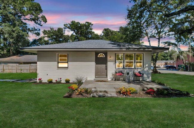 Building Photo - 635 Sequoia St