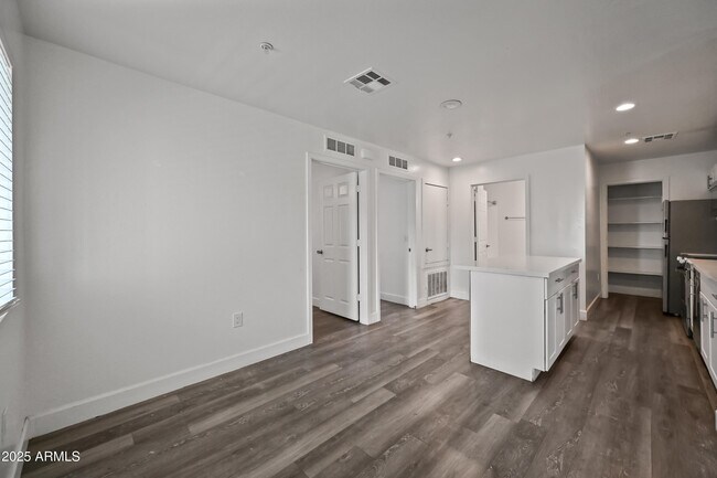 Building Photo - 3065 N 67th Ave