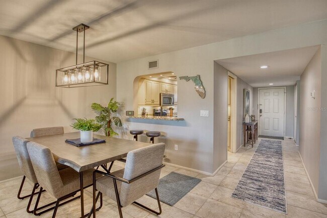 Building Photo - 5640 Golf Pointe Dr