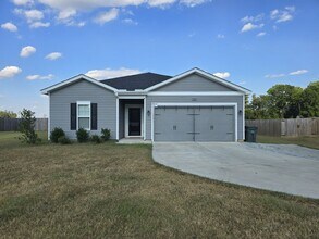 Building Photo - **October Rent Free**4 Bedroom, 2 Bath Hom...
