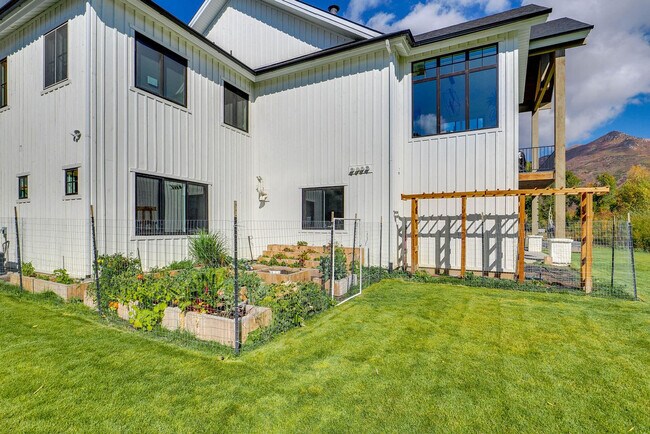 Building Photo - 1202 Homestead Dr