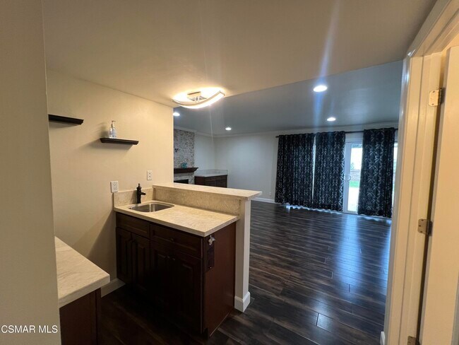 Building Photo - 334 W Avenida De Las Flores