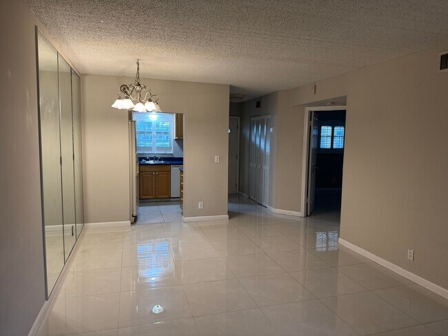 Building Photo - 9911 Sandalfoot Blvd