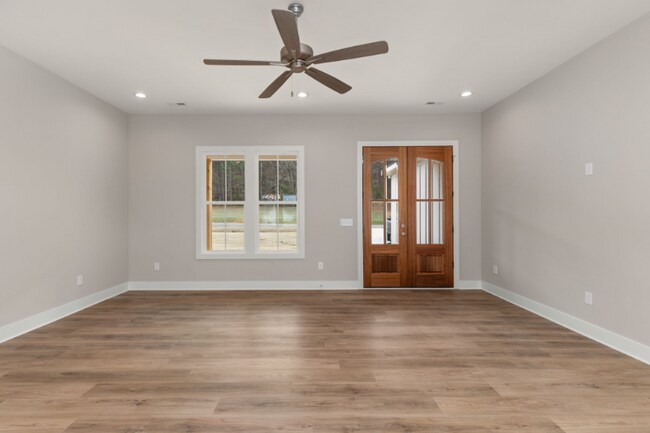 Building Photo - 219 Bush Rd SE