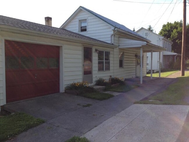 Primary Photo - 668 N. Weavers Mill Rd