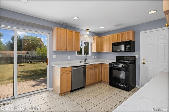 Building Photo - 348 Decca Dr